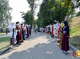 Выставка национальных костюмов народов России на дне города Владимир - 2022