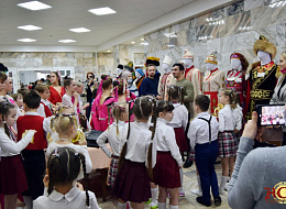 Выставка национальных костюмов народов России в пос. Балакирево (отчет)