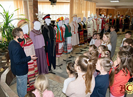 Передвижная выставка национальных костюмов народов Российской Федерации в гор. Судодгде (отчет)